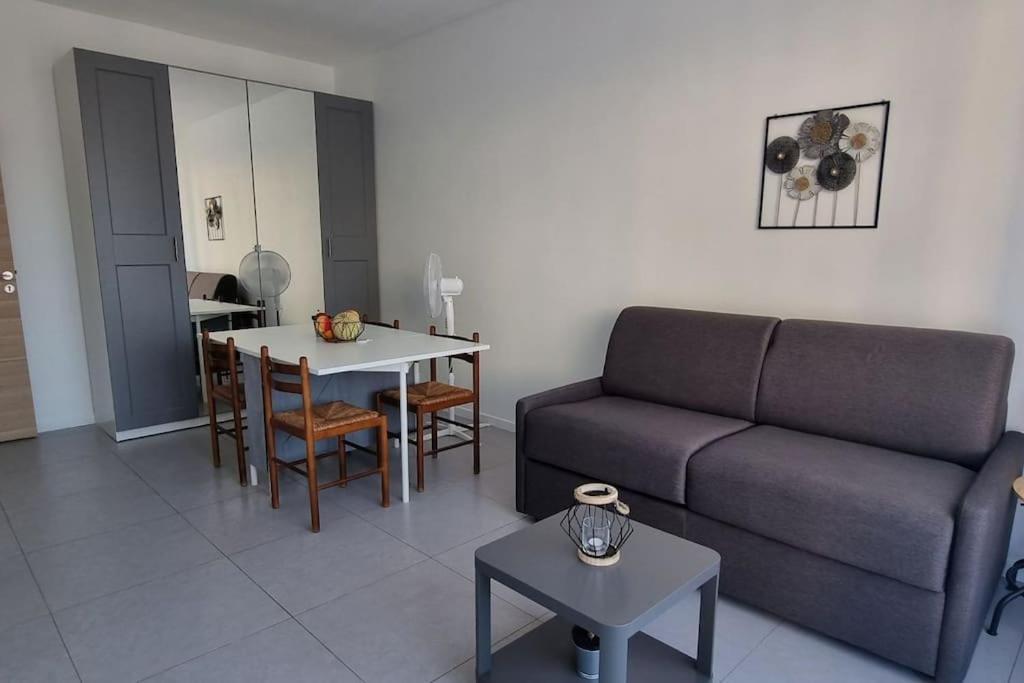 Renove, Centre, Proche Commodites Nizza