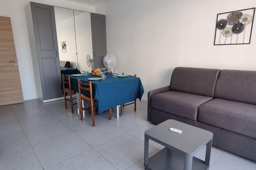 Apartment Renove, Centre, Proche Commodites Nizza