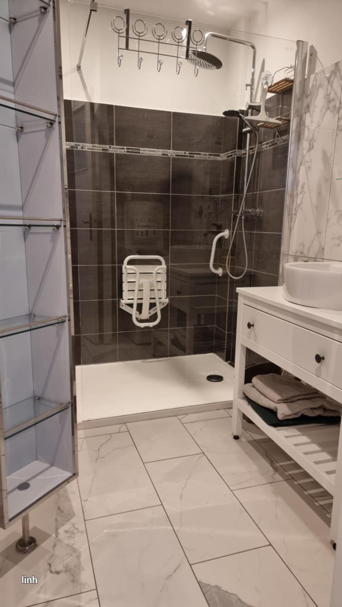 Renove, Centre, Proche Commodites Apartment