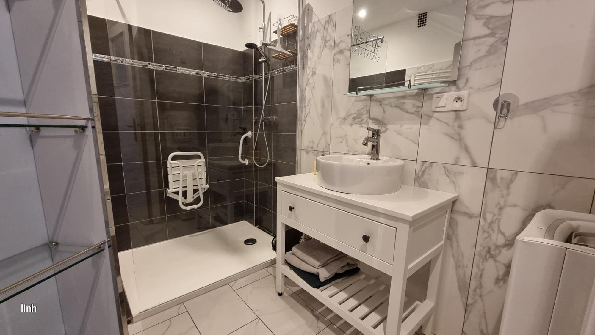 Renove, Centre, Proche Commodites Appartement